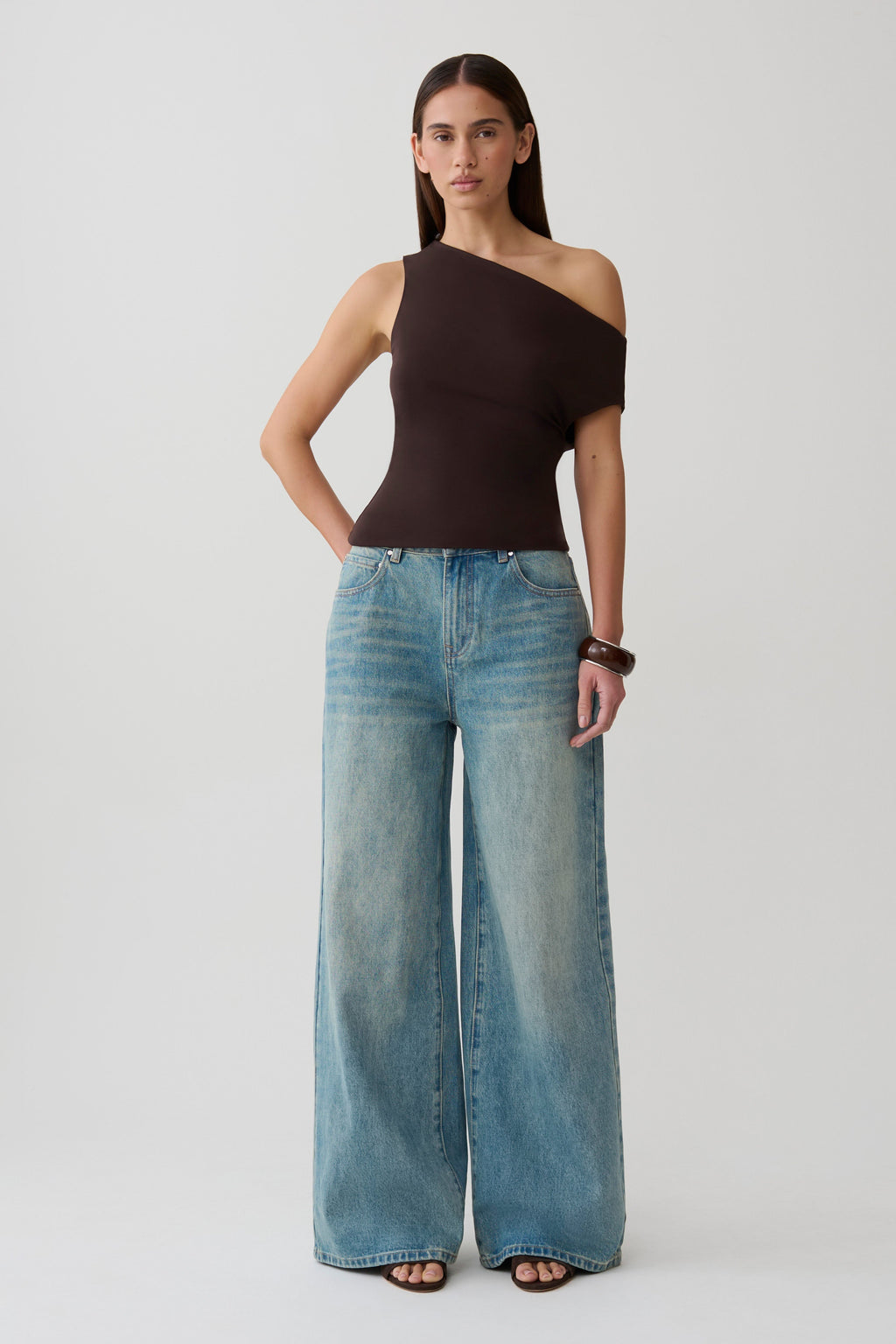 Yuna Short Sleeve Draped Hardware Top - Chocolate