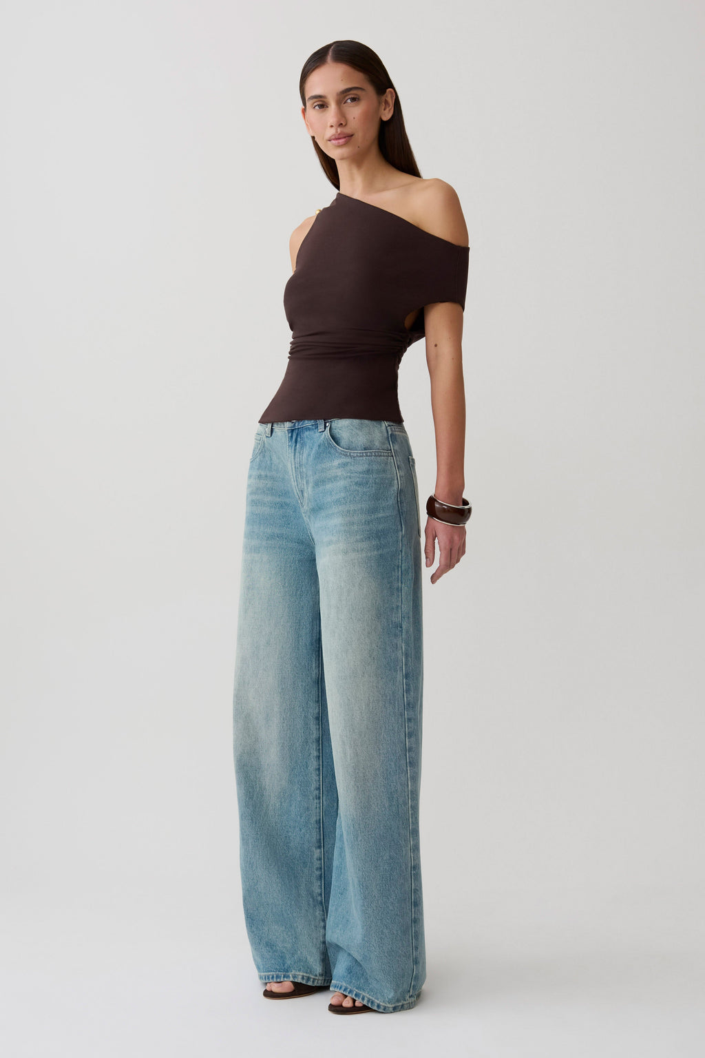 Yuna Short Sleeve Draped Hardware Top - Chocolate