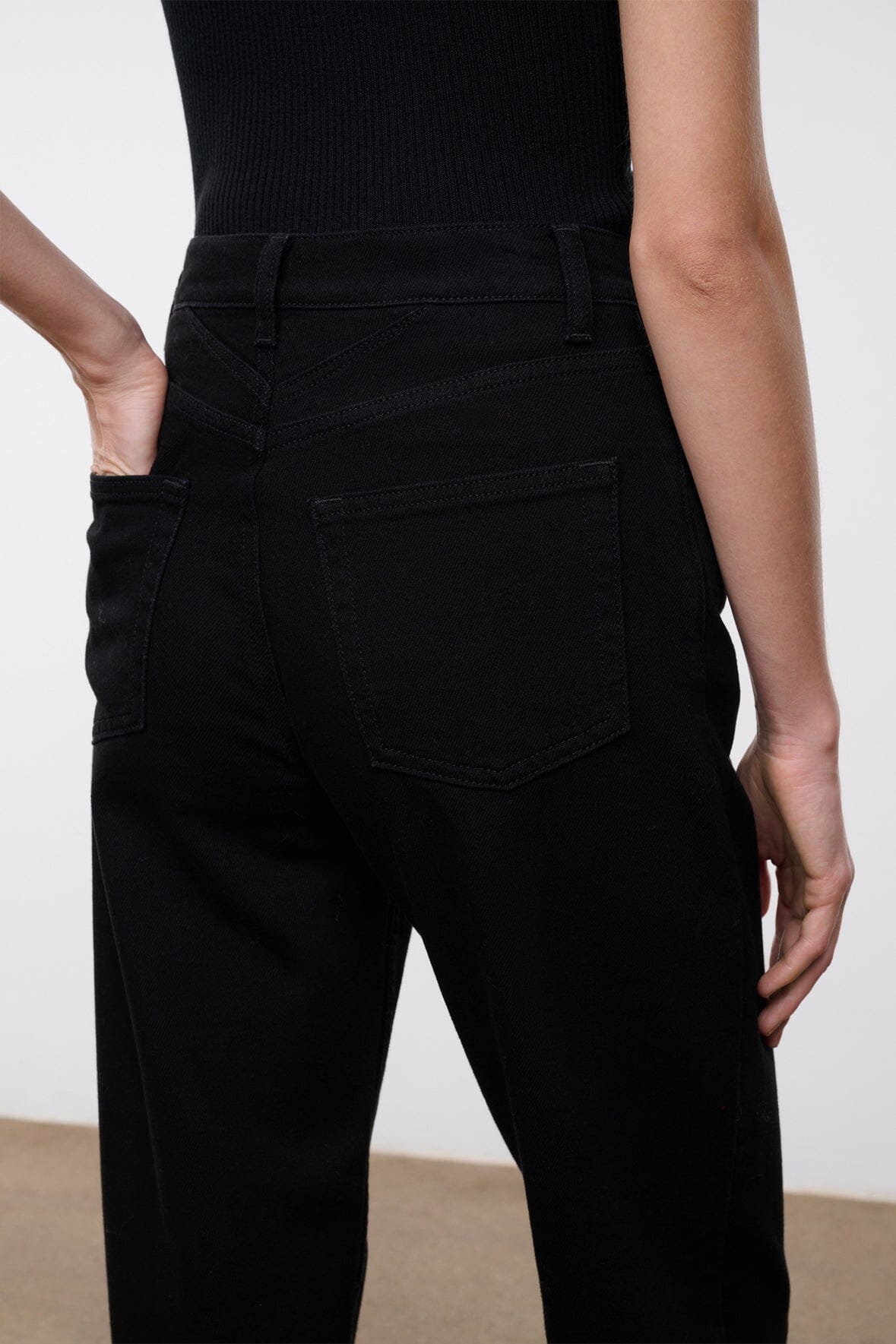 LEO HIGH RISE JEAN | BLACK